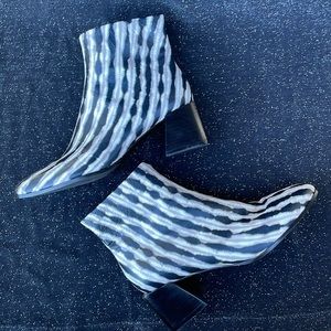 NWOT Sigerson Morrison Mandel Black White Gray Tie Dye Wavy Stripe Ankle Boot